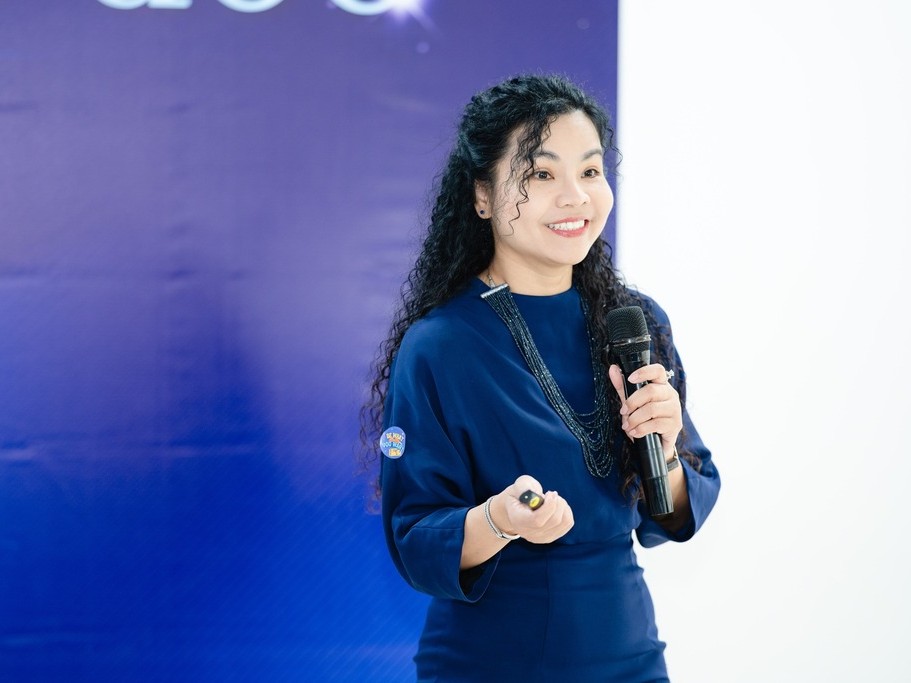 ASSOC. PROF. DR. HO THUY NGOC - DEAN OF THE FACULTY OF INTERNATIONAL EDUCATION, FTU - KEYNOTE SPEAKER AT THE “PATH TO YOUR DREAM UNIVERSITY” SEMINAR WITH HANOI ADELAIDE SCHOOL!