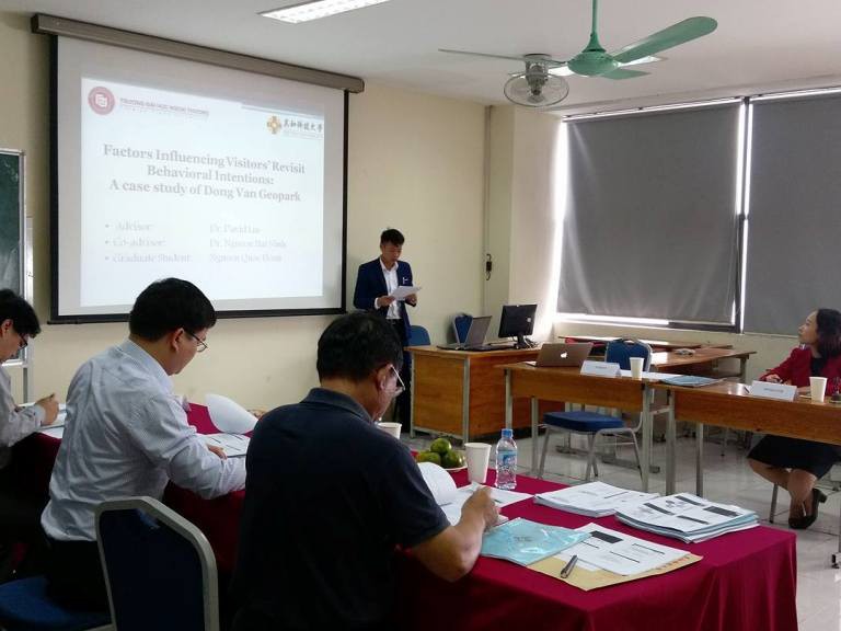 Bảo vệ luận văn CT Thạc sĩ Quản trị kinh doanh khóa 7 liên kết với ĐH Meiho, Đài Loan