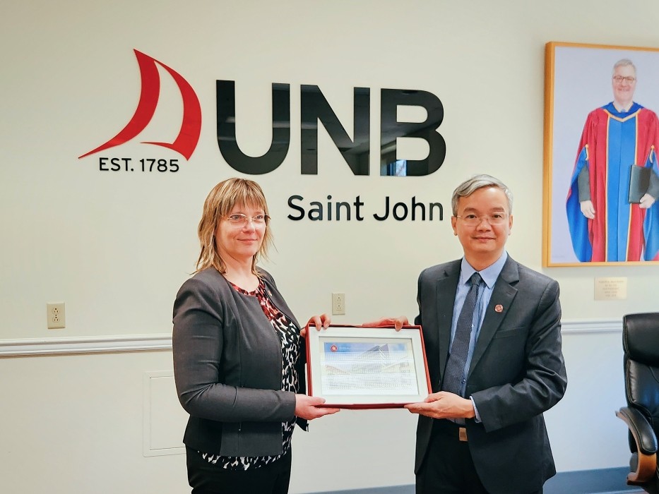Bringing FTU’s pride to the University of New Brunswick (Canada)