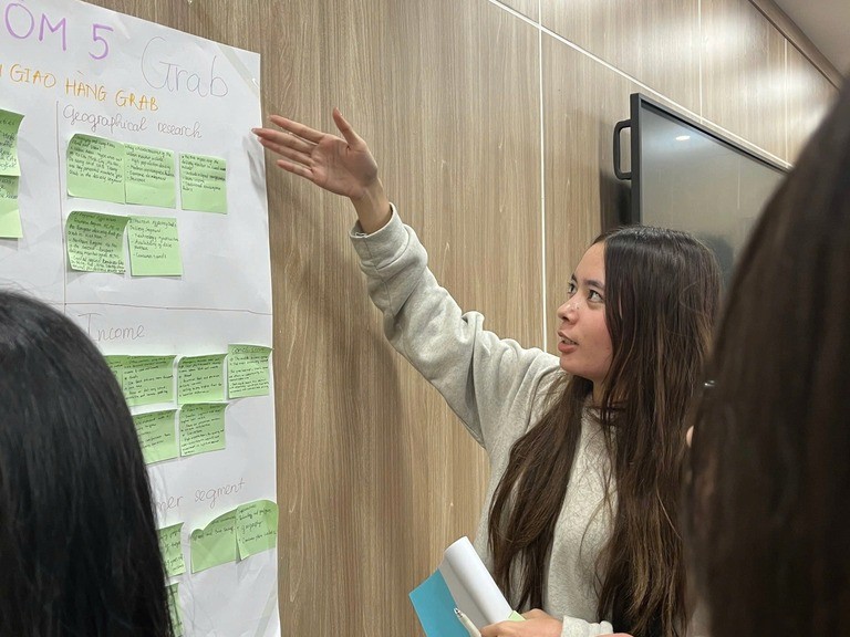 CÁC EM CÓ TỪNG NGHĨ… ĐI HỌC ĐẠI HỌC CÓ THỂ GIỐNG NHƯ ĐANG BƯỚC VÀO MỘT 