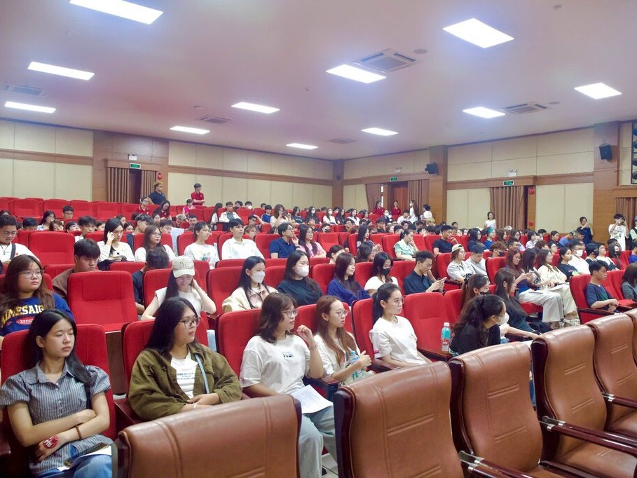 CHÀO MỪNG CÁC EM TÂN SINH VIÊN KHOA ĐTQT-FTU NĂM HỌC 2025-2026