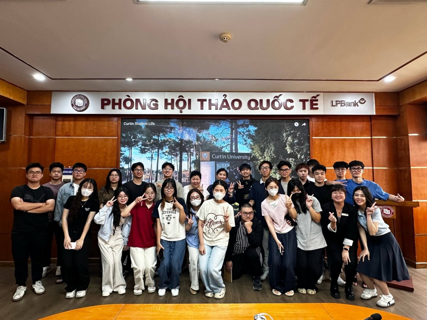 “DU HỌC KHÔNG BẮT ĐẦU TỪ SÂN BAY - MÀ BẮT ĐẦU TỪ SỰ CHUẨN BỊ KỸ LƯỠNG VÀ MỘT TÂM THẾ VỮNG VÀNG”