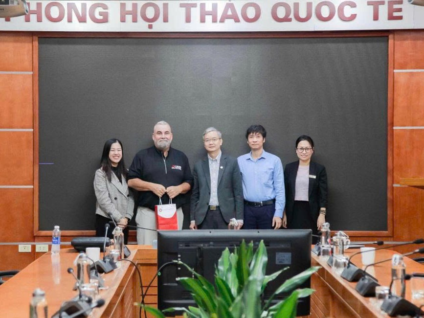 TRƯỜNG ĐẠI HỌC NGOẠI THƯƠNG ĐÓN TIẾP ĐẠI DIỆN ĐẠI HỌC NEW BRUNSWICK (CANADA)