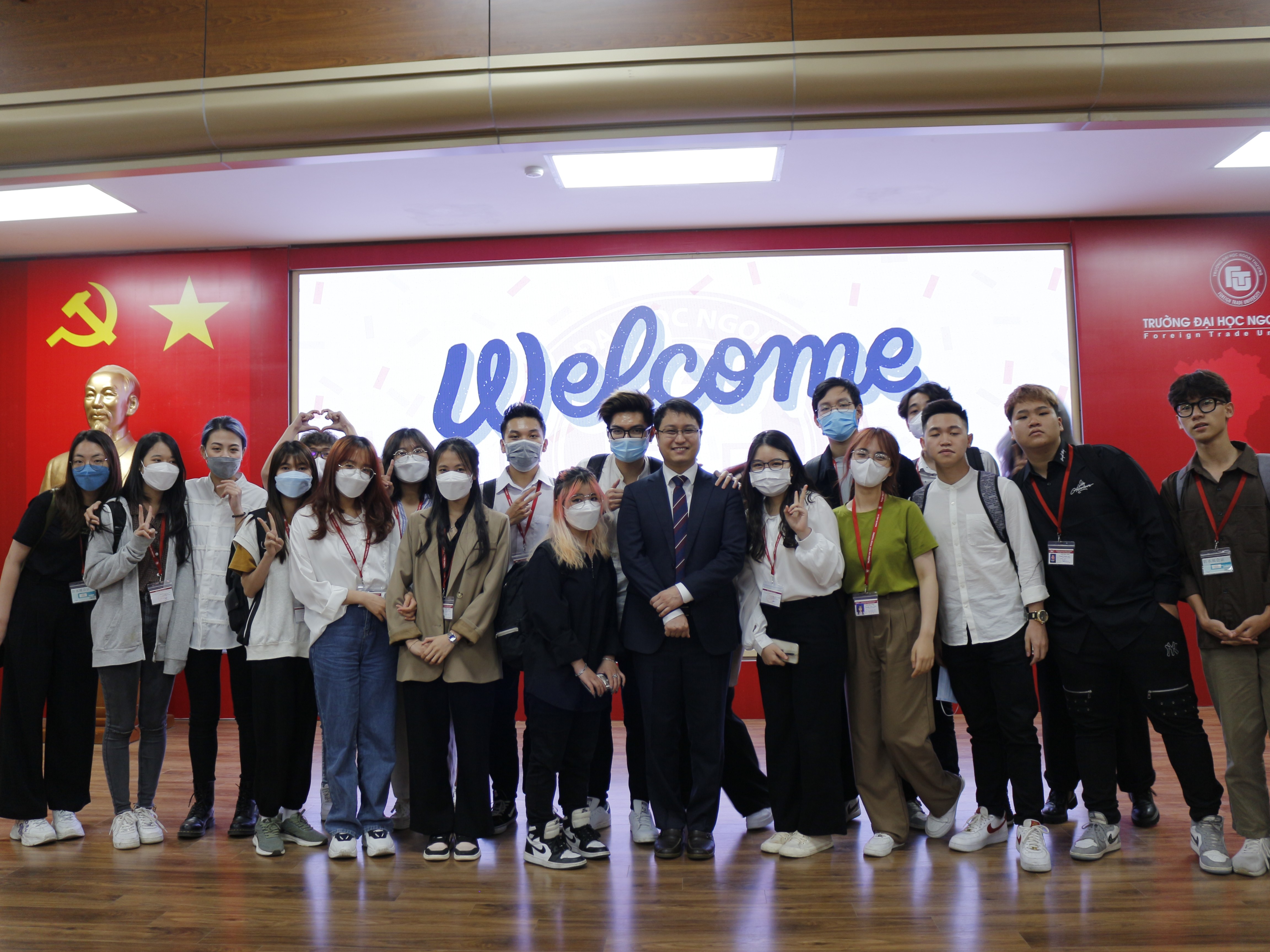 Giáo sư Joshua K. Park - Hiệu trưởng Trường Kinh doanh Quốc tế Solbridge gặp gỡ và trò chuyện cùng Sinh viên Chương trình liên kết Cử nhân Quản trị Kinh doanh Việt - Hàn