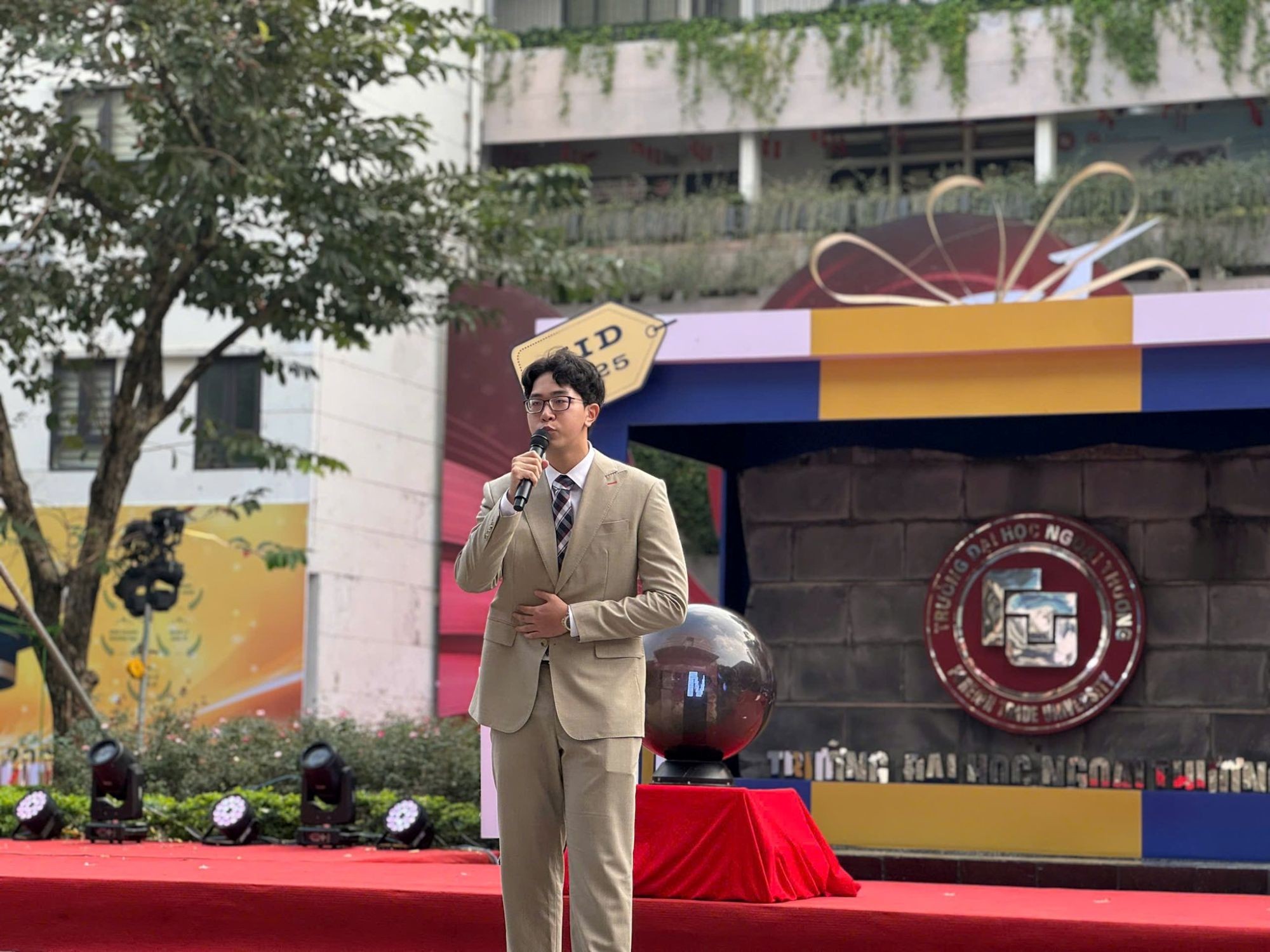 MOMENTS FROM THE MID2025 IMPROV STAGE