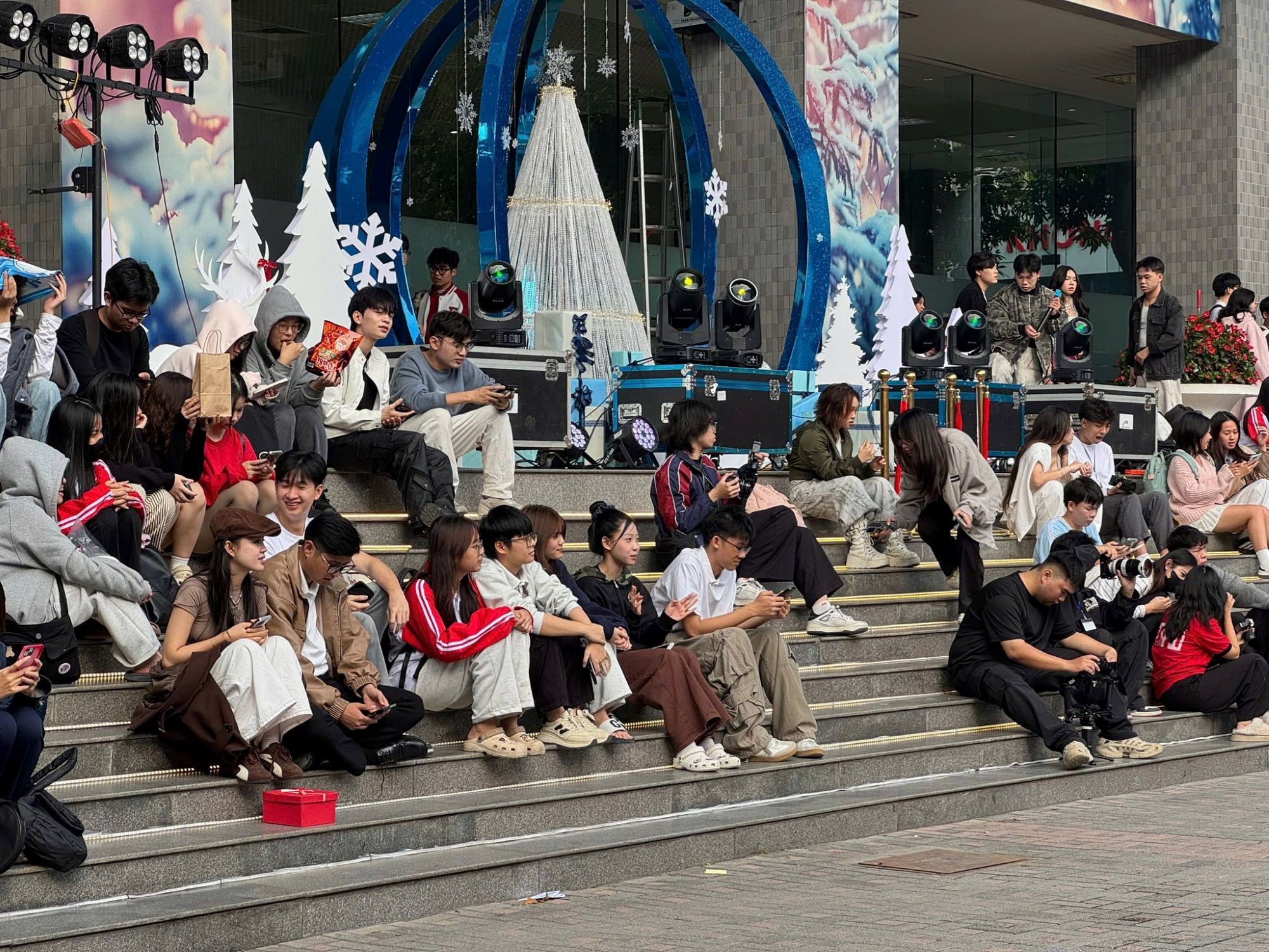 NHỮNG HÌNH ẢNH TỪ SÂN KHẤU NGẪU HỨNG MID2025