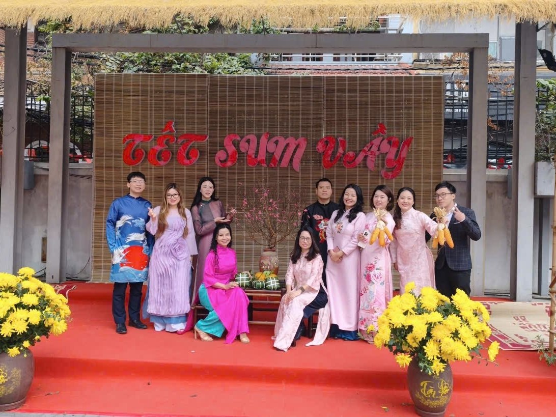 TẾT IS COMING TO TOWN 