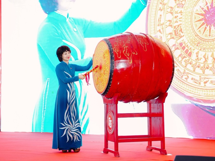 TRANG TRỌNG LỄ KHAI GIẢNG NĂM HỌC 2026-2027 CỦA TRƯỜNG ĐẠI HỌC NGOẠI THƯƠNG