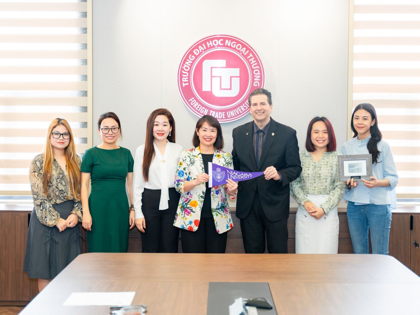 Trường Đại học Ngoại thương tiếp đón và làm việc với Niagara University (Hoa Kỳ), tiếp nối hơn 10 năm hợp tác hiệu quả