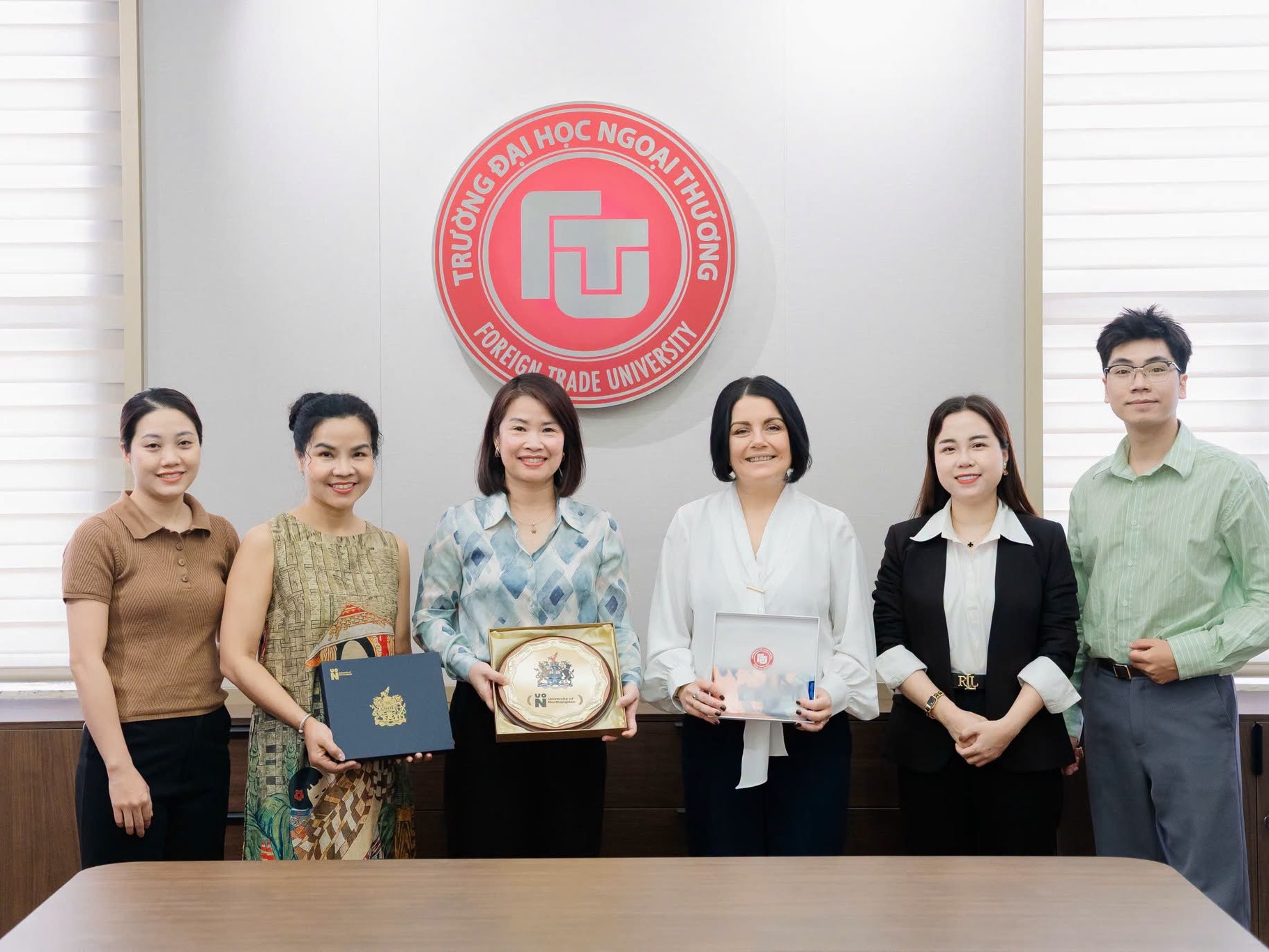 TRƯỜNG ĐẠI HỌC NGOẠI THƯƠNG VÀ ĐẠI HỌC NORTHAMPTON: HƯỚNG TỚI NHỮNG BƯỚC TIẾN MỚI TRONG HỢP TÁC ĐÀO TẠO VÀ NGHIÊN CỨU